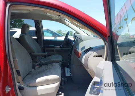 2008 Chrysler Town & Country Touring z USA, uszkodzony, nr VIN 2A8HR54P68R679408